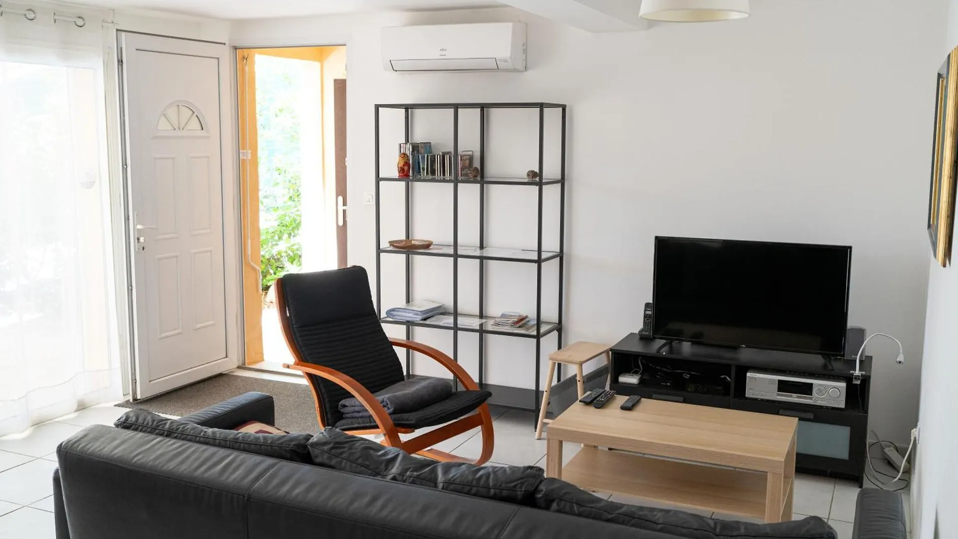 Gites Velaux Ecureuil Et Pinede Holiday home