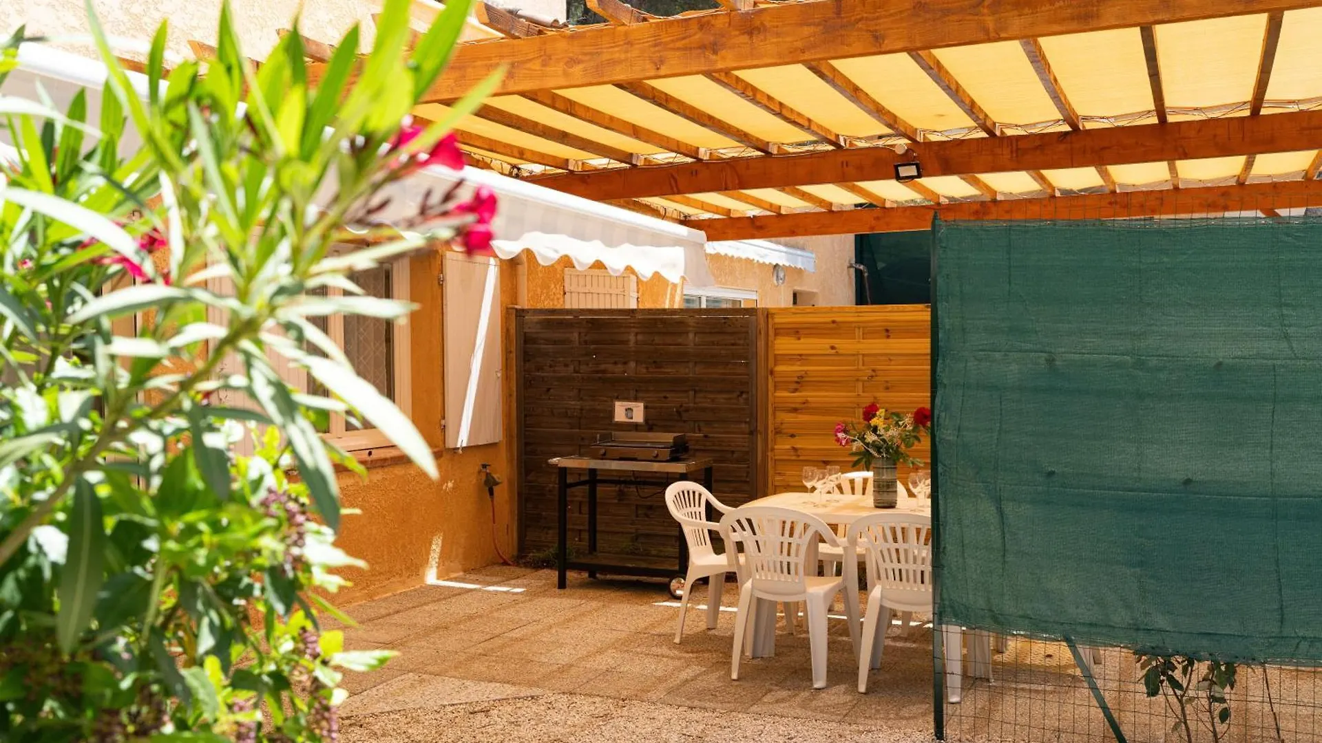 Holiday home Gites Velaux Ecureuil Et Pinede