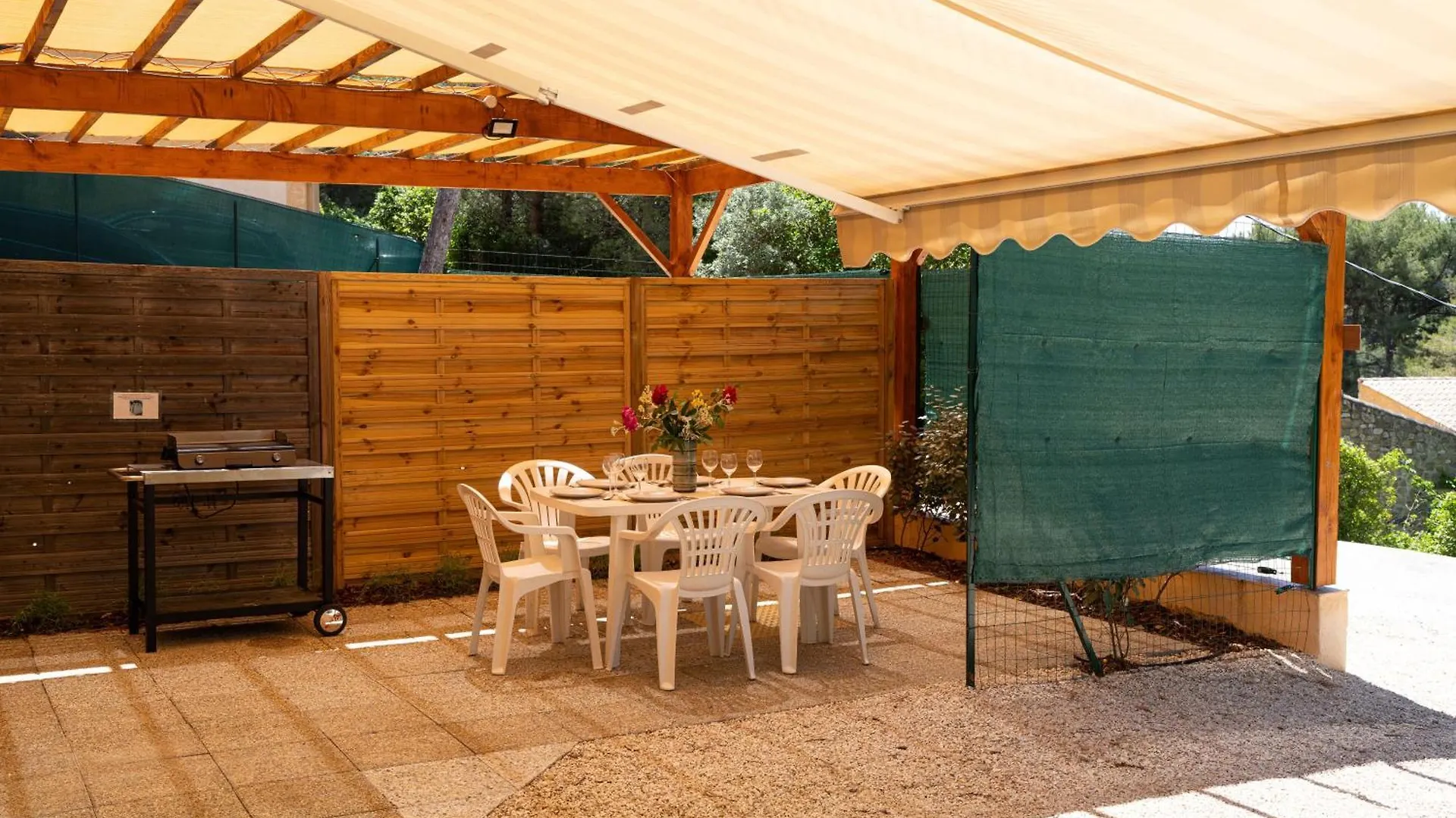 Gites Velaux Ecureuil Et Pinede Holiday home